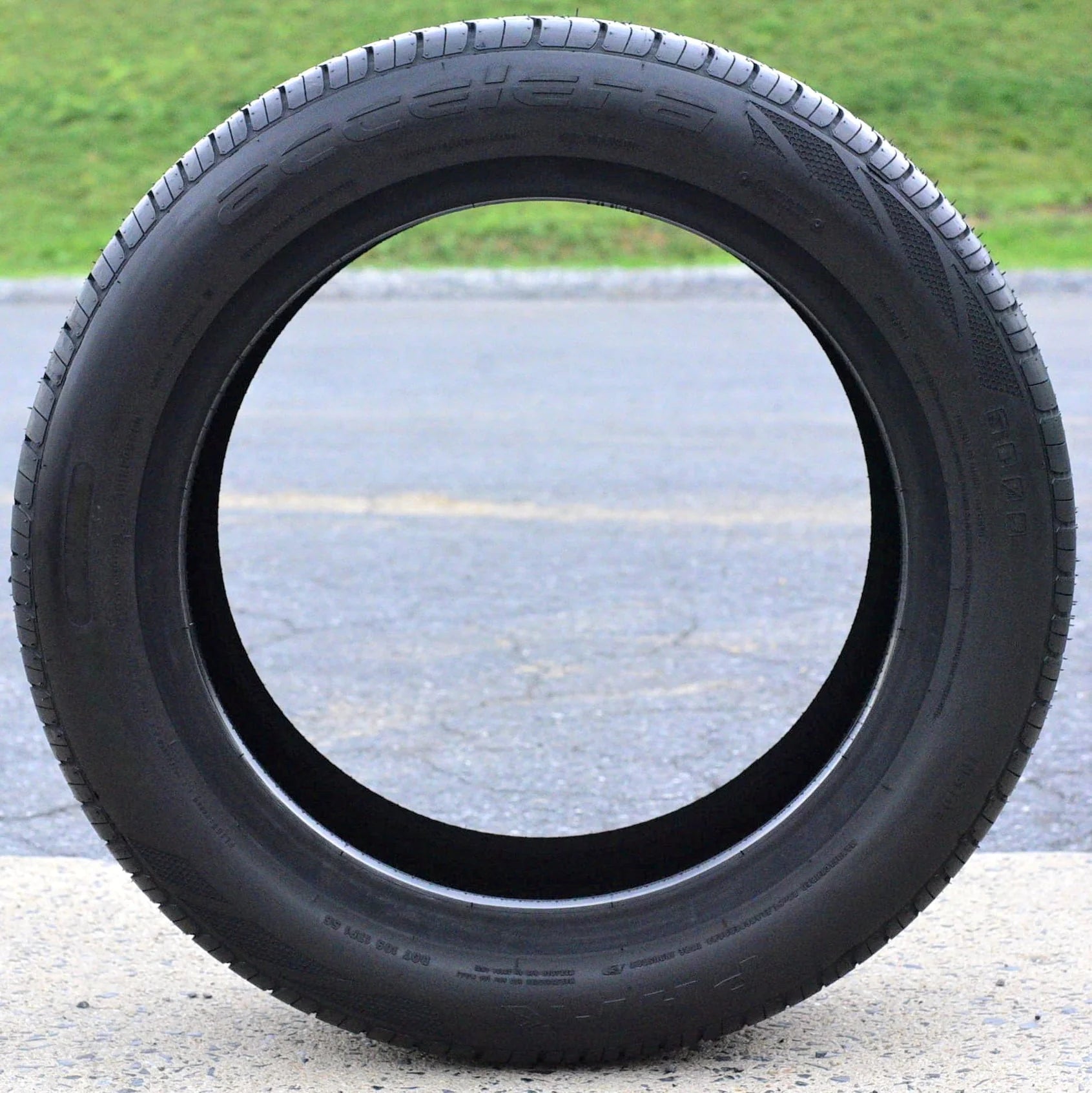 A set of 4 (four 225/40R20 101W XL AS A/S performance tires
